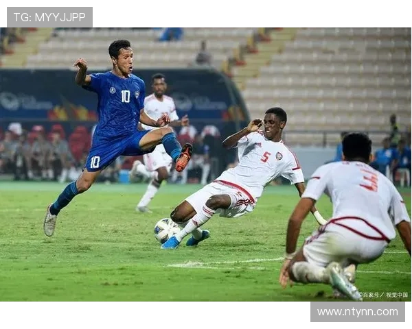 多哈杜海勒与塔什干的激烈对决展现足球魅力与团队精神 多哈杜海勒与塔什干的激烈对决展现足球魅力与团队精神